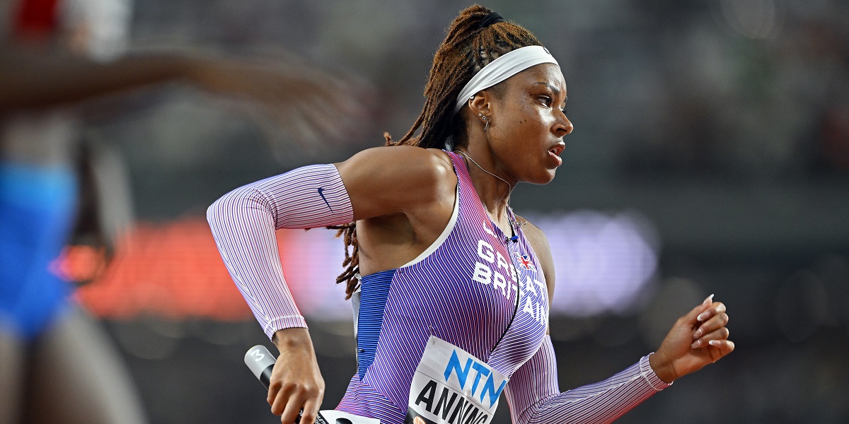 AMBER ANNING BREAKS THE UK INDOOR 200M RECORD